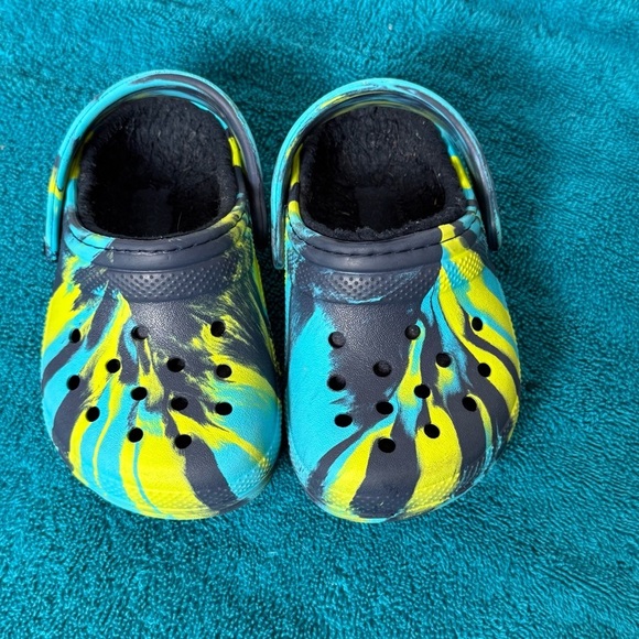 Crocs "Fuzz Lined" Classic Clogs Child's Sz 6 VGUC Marble Tie Dye - Picture 2 of 7
